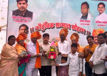 स्पर्धा परीक्षेत यशस्वी झालेल्या सचिन आणि हनुमंत रणदिवे यांचा रमेश घोलप यांच्या हस्ते सत्कार…