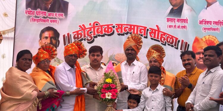 स्पर्धा परीक्षेत यशस्वी झालेल्या सचिन आणि हनुमंत रणदिवे यांचा रमेश घोलप यांच्या हस्ते सत्कार…