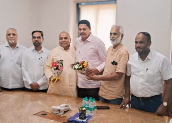 माजी आमदार आडम मास्तरांनी घेतली काँग्रेस प्रदेशाध्यक्ष नाना पटोले यांची भेट
