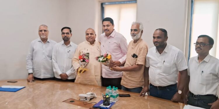 माजी आमदार आडम मास्तरांनी घेतली काँग्रेस प्रदेशाध्यक्ष नाना पटोले यांची भेट