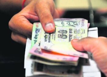 गुन्ह्यात अटक न करण्यासाठी पोलीस हवालदाराने खाजगी इसमाकरवी स्वीकारली १० हजारांची लाच