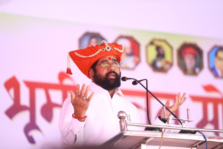 मुख्यमंत्र्यांच्या हस्ते ‘वारी महाराष्ट्र धर्म’ कॉपी टेबल बुकच प्रकाशन