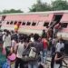 उत्तर प्रदेशमध्ये एक्स्प्रेसचा भीषण अपघात, रेल्वेचे १०-१२ डब्बे रुळावरुन घसरले!