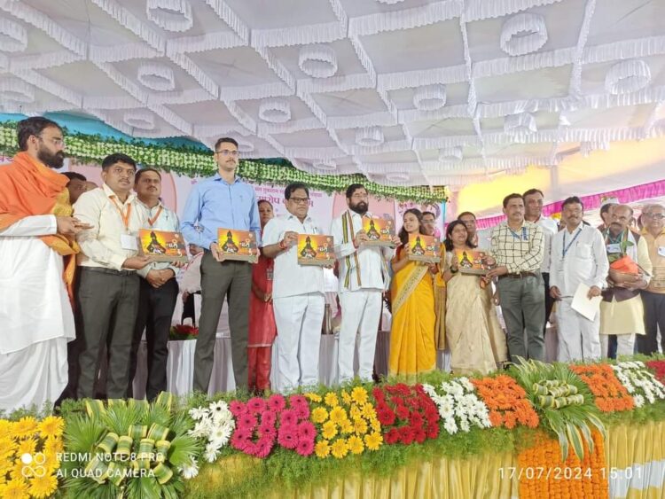मुख्यमंत्र्यांच्या हस्ते ‘वारी महाराष्ट्र धर्म’ कॉपी टेबल बुकच प्रकाशन