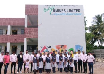 राऊंड टेबल व बालाजी अमाईन्सच्यावतीने सी. एस. आर अंर्तगत आर आर पाटिल हायस्कूल बांधण्यात आलेल्या इमारतीचे लोकार्पण