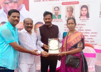 नगरसेविका राजश्री चव्हाण यांना आदर्श नगरसेविका पुरस्काराने जाहीर