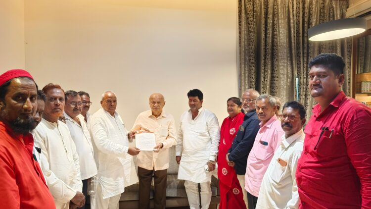 कॉ. आडम मास्तर व मा. सुशीलकुमार शिंदे यांची जनवात्सल्यावर सदिच्छा भेट!