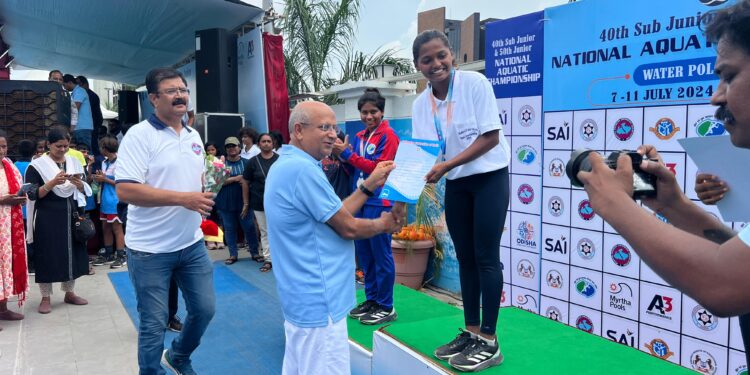 सोलापूरच्या श्रावणी सूर्यवंशीने 2 गोल्ड, 1 सिल्वर मेडलसह मिळविली चॅम्पियन ट्रॉफी….