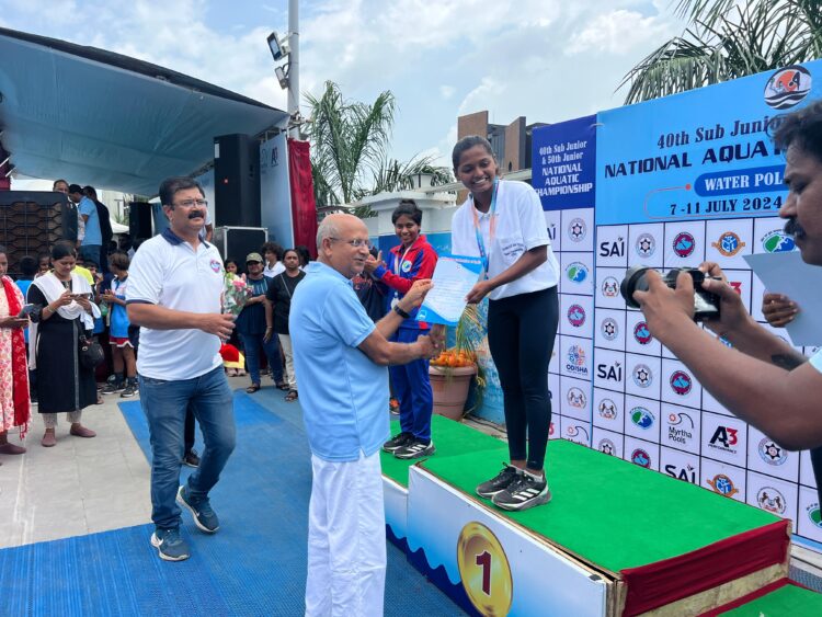 सोलापूरच्या श्रावणी सूर्यवंशीने 2 गोल्ड, 1 सिल्वर मेडलसह मिळविली चॅम्पियन ट्रॉफी….