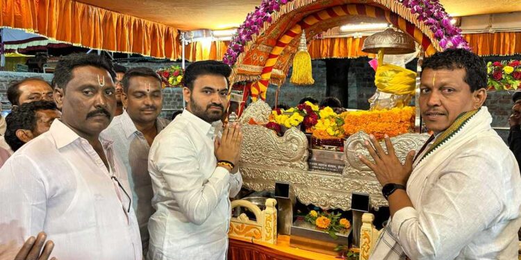 तेरा किलोमीटर चालली ‘डोळस’ भक्ती; संत गजाननाला तिन्हे येथून दिला निरोप