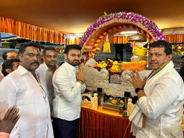 तेरा किलोमीटर चालली ‘डोळस’ भक्ती; संत गजाननाला तिन्हे येथून दिला निरोप