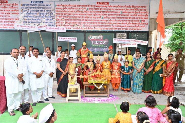 राज मेमोरियल इंग्लिश स्कूल मध्ये स्व. राजेश अण्णा कोठे यांची 58 वी जयंती वृक्षारोपण आणि विविध स्पर्धा घेऊन उत्साहात साजरी