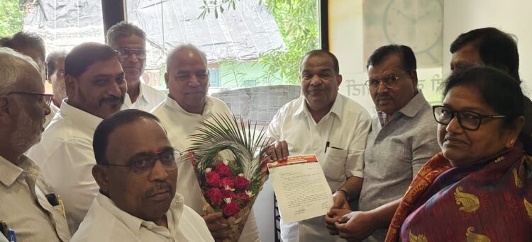 राष्ट्रवादी कॉंग्रेसचे शहर अध्यक्ष मा. सुधीर खरटमल यांची आडम मास्तर यांनी घेतली सदिच्छा भेट!