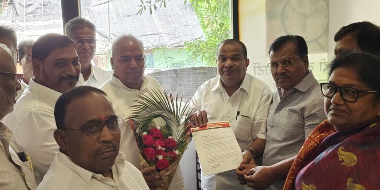 राष्ट्रवादी कॉंग्रेसचे शहर अध्यक्ष मा. सुधीर खरटमल यांची आडम मास्तर यांनी घेतली सदिच्छा भेट!