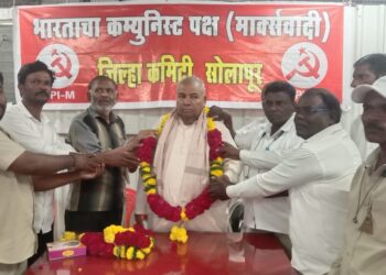 फिटनेस विलंब शुल्क रद्द करून घेतल्याबद्दल रिक्षा चालकांच्यावतीने कॉ. आडम मास्तर यांचा सत्कार व आभार!