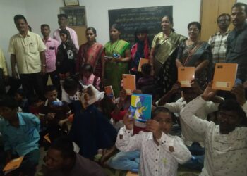 मा: नगरसेविका राजश्री चव्हाण यांच्या हस्ते बालाजी मूकबधिर शाळेत शालेय साहित्य वाटप