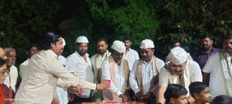 गुरुपौर्णिमेनिमित्त सोनाई फाउंडेशन कडुन ५१ हजार लाडूचे वाटप..