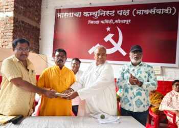कॉ. आडम मास्तर यांनी पक्षाला दिले ७० हजार निवडणूक निधी !
