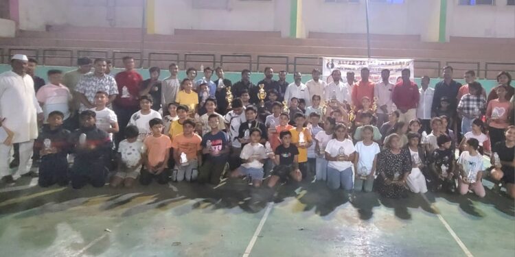 भव्य बॅडमिंटन स्पर्धेचा बक्षीस वितरण..