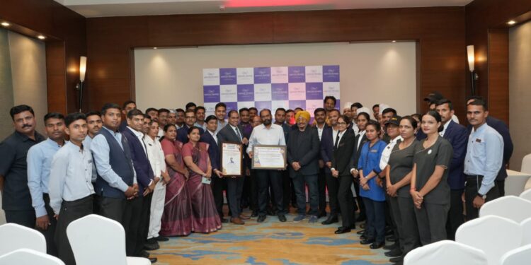 महाराष्ट्रातील सर्वोत्तम हॉटेलसाठी बालाजी सरोवर प्रीमियरला आंतरराष्ट्रीय पर्यटन प्रदान