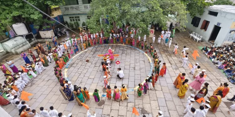 राज मेमोरियल इंग्लिश स्कूलमध्ये भक्तिमय वातावरणात रिंगण सोहळा