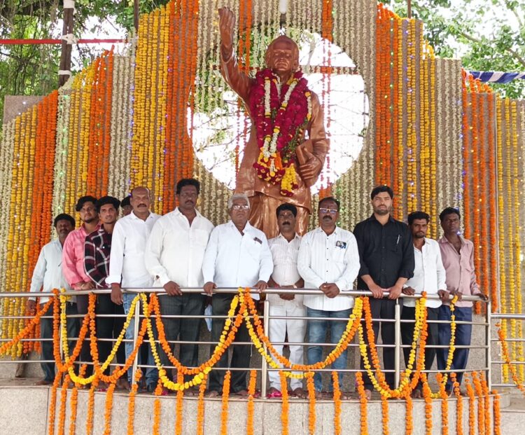 लोकशाहीर अण्णाभाऊ साठे यांच्या विचारांचा जागर; विविध क्षेत्रातील मान्यवरांनी केलं अभिवादन