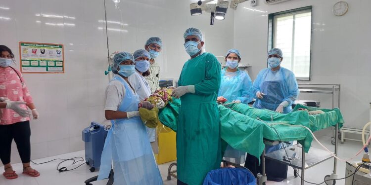 शेटफळ ग्रामीण रुग्णालयात एका महिलेनी दिला तीन बालकांना जन्म