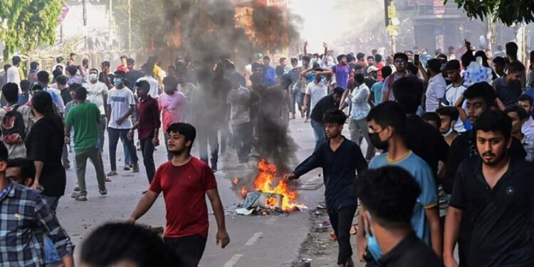बांगलादेशात आरक्षणाविरोधात हिंसाचारात 39 ठार; सरकारी मुख्यालय आगीत खाक