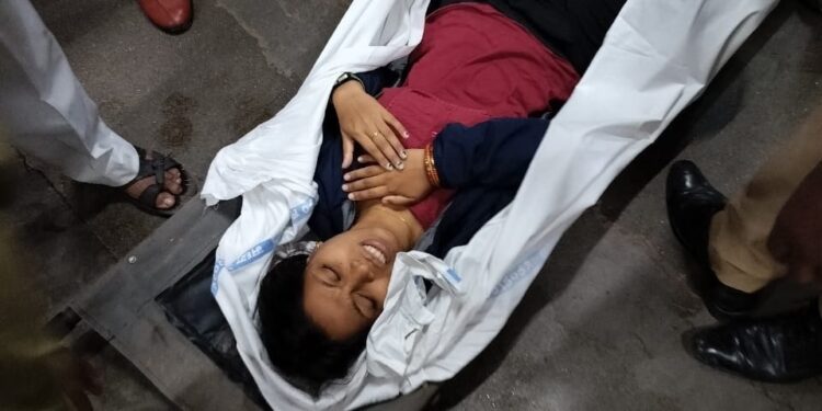 सोलापूर रेल्वे पोलिसांच्या सतर्केतेने वाचले गरोदर महिलेचे प्राण ..!