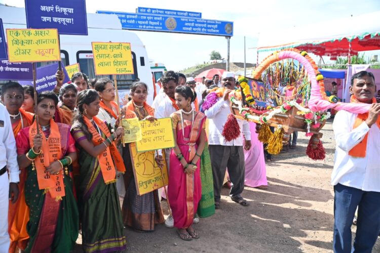 हरी नामाच्या गजरात संतश्रेष्ठ श्री ज्ञानेश्वर माऊलींच्या पालखीचे सोलापूर जिल्ह्यात आगमन