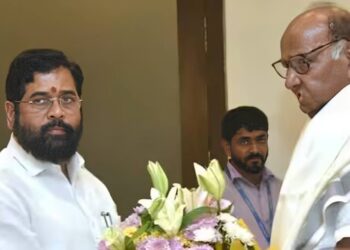 मराठा आरक्षणावर शरद पवार-मुख्यमंत्र्यांची तासभर बैठक, जरांगे आणि हाकेंच्या आंदोलनावर चर्चा