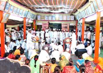 संत तुकाराम महाराज यांचे विद्यमान वंशज कान्होबा महाराज देहूकर यांनी सोलापुरात कीर्तनातून केले समाज प्रबोधन