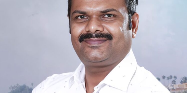 ‘दक्षिण’ मध्ये सोमनाथ वैद्यकडून गावोगावी आणि शहरातील विविध मंदिरात महाप्रसाद, छत्री वाटपाचा धडाका