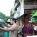 खासदाराचा धनंजय महाडिक यांचा मुलगा बनला कचरा वेचक कर्मचारी, कोल्हापूरकरांना केलं आवाहन