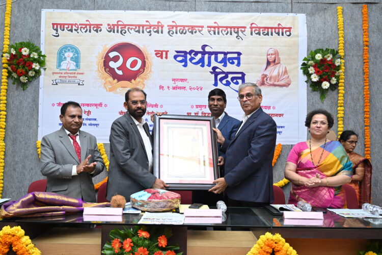सोलापूर विद्यापीठाचा ‘रोल मॉडेल युनिव्हर्सिटी’ म्हणून देशभर नावलौकिक व्हावा: डॉ. विजय फुलारी