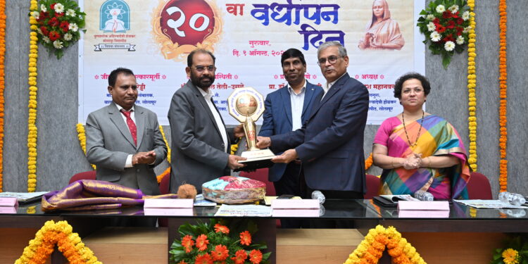 सोलापूर विद्यापीठाचा ‘रोल मॉडेल युनिव्हर्सिटी’ म्हणून देशभर नावलौकिक व्हावा: डॉ. विजय फुलारी