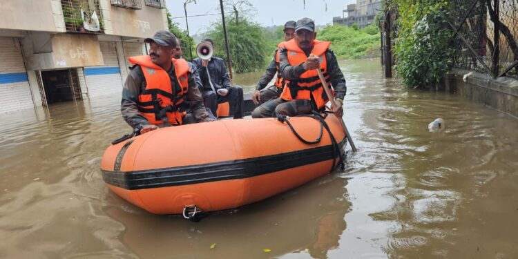 पुण्यात पूरग्रस्तांच्या मदतीसाठी भारतीय लष्कराची तुकडी तैनात