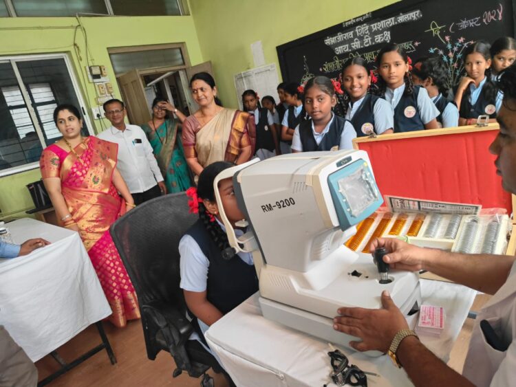 स्व.विष्णुपंत( तात्यासाहेब) कोठेयांच्या जयंतीनिमित्त शालेय विद्यार्थ्यांची आरोग्य तपासणी