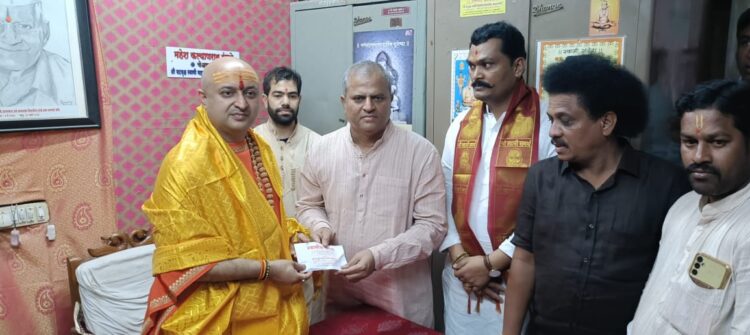 श्री वटवृक्ष देवस्थान व महेश इंगळे यांच्या सेवा कार्याचा प्रचार प्रसार आम्ही अमेरिकेतही करू – स्वामी नलिनानंद गिरी