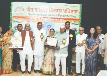 एकत्र कुटुंब व्यवस्था वाढली तर वृद्धाश्रम नाहीसे होतीलकुलगुरू महानवर : जैन कासार प्रतिष्ठाने पुरस्कार वितरण
