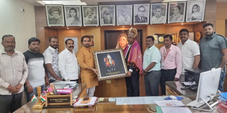 उच्च शिक्षणासाठी मुलींना फी माफीच्या प्रभावी अंमलबजावणीसाठी राष्ट्रवादीचे जिल्हाध्यक्ष संतोष पवार यांनी केली कुलगुरूंशी चर्चा…