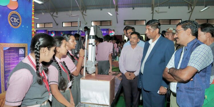इस्रोच्या चांद्रयान-३ मोहिमेचा प्रवास अंतराळ संशोधक व भारतीयांसाठी प्रेरणादायी – कुलगुरू डॉ प्रकाश महानवर यांचे प्रतिपादन