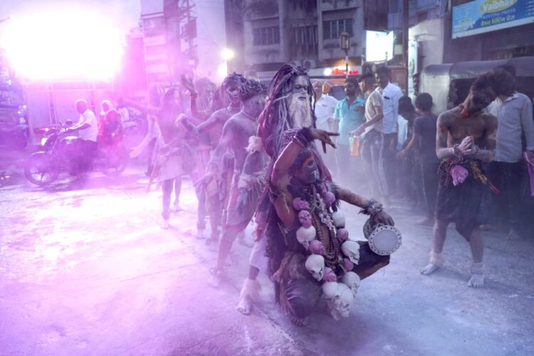 अतिरुद्र स्वाहाकारानिमित्त शोभायात्रा उत्साहात : हजारो भाविकांचा सहभाग