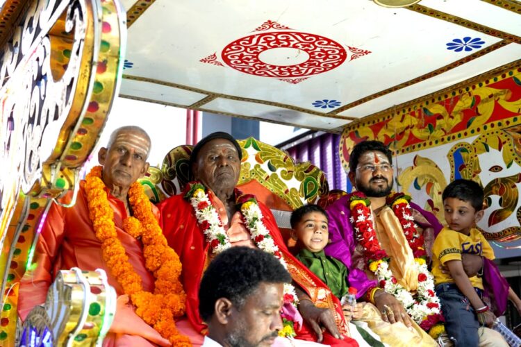 अतिरुद्र स्वाहाकारानिमित्त शोभायात्रा उत्साहात : हजारो भाविकांचा सहभाग