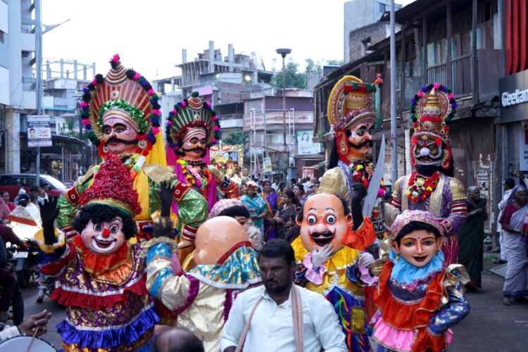 अतिरुद्र स्वाहाकारानिमित्त शोभायात्रा उत्साहात : हजारो भाविकांचा सहभाग