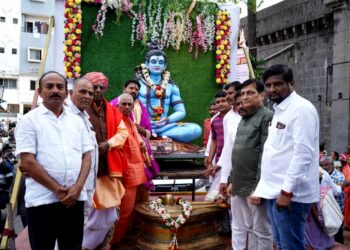 अतिरुद्र स्वाहाकारानिमित्त शोभायात्रा उत्साहात : हजारो भाविकांचा सहभाग