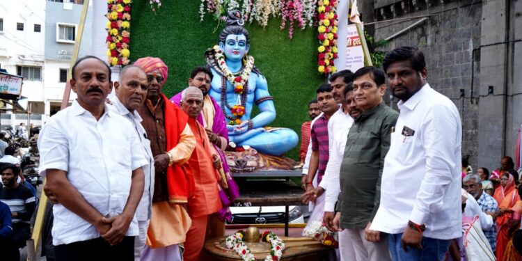 अतिरुद्र स्वाहाकारानिमित्त शोभायात्रा उत्साहात : हजारो भाविकांचा सहभाग