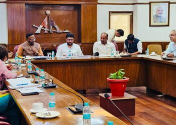 सोलापूर विमान सेवा सुरू करण्यासंदर्भात दिल्लीत झाली महत्वाची बैठक