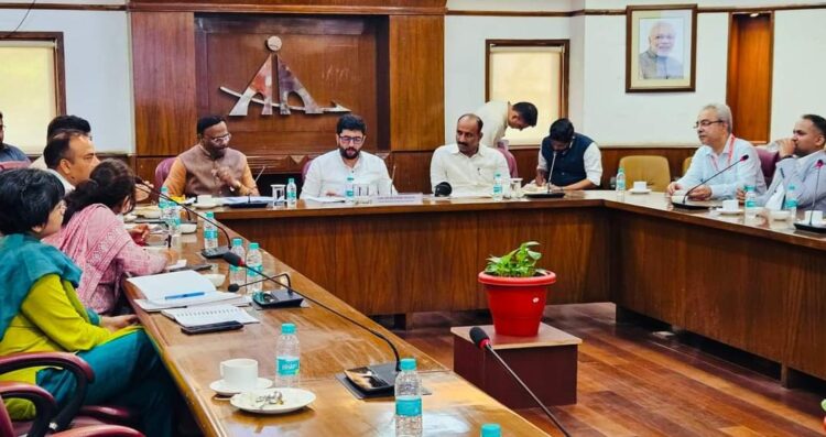 सोलापूर विमान सेवा सुरू करण्यासंदर्भात दिल्लीत झाली महत्वाची बैठक