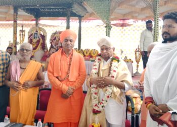 प. पू. गुरुलिंग जंगम महास्वामीजी : अतिरुद्र स्वाहाकाराचे घेतले दर्शन